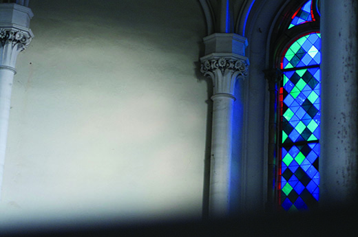 Das blaue Fenster der Zionskirche